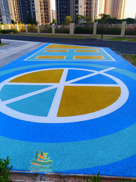 【广州地石丽】园林小区透水混凝土路面施工效果！